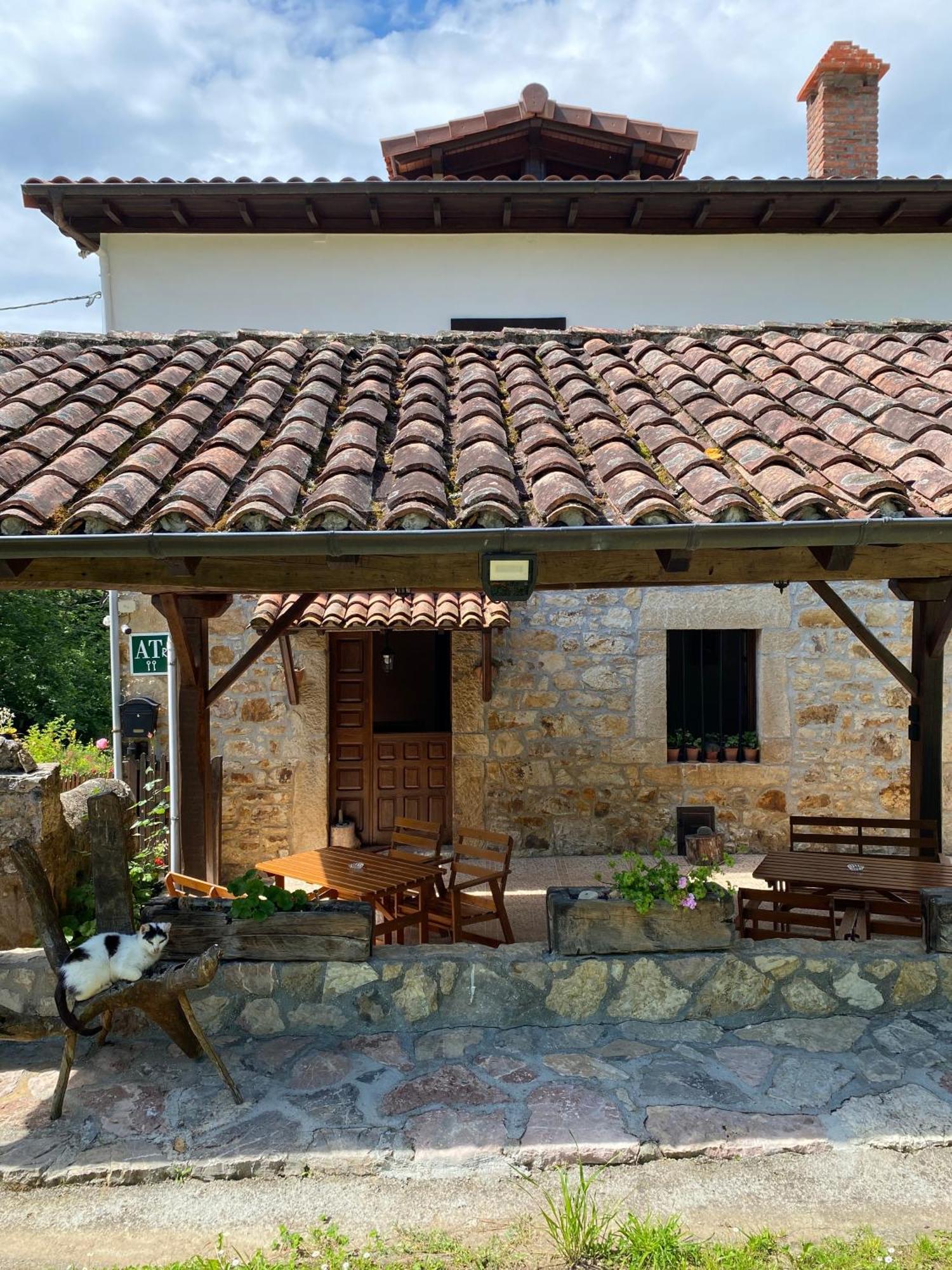 Apartamentos Rurales La Caviana Onís Eksteriør billede