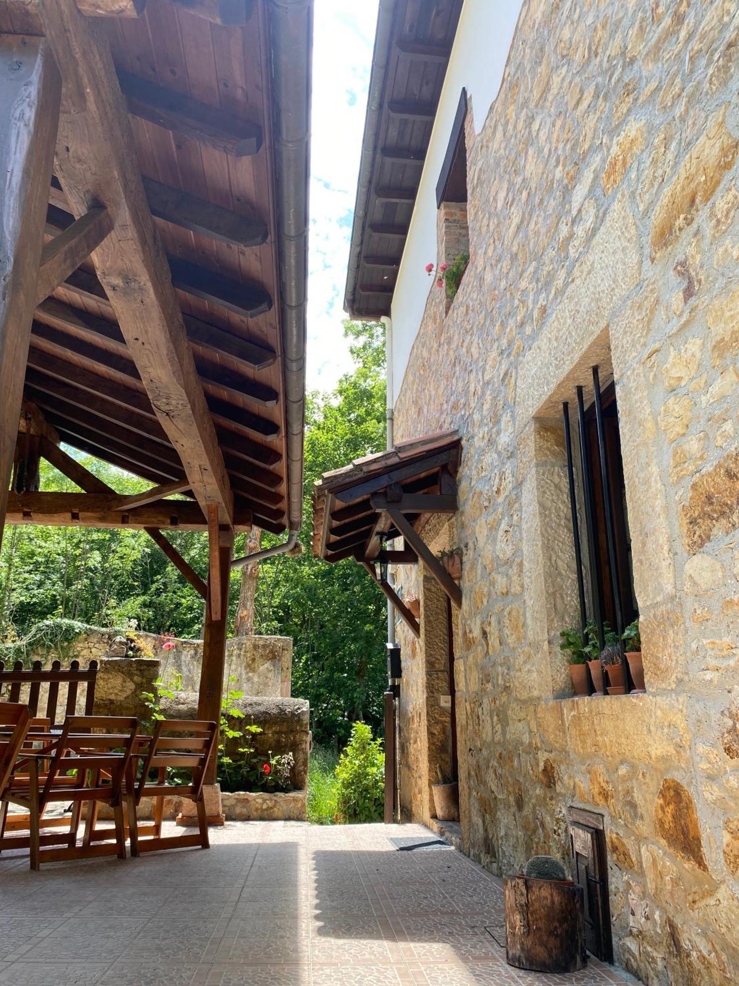 Apartamentos Rurales La Caviana Onís Eksteriør billede